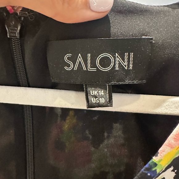 Chic, v neck Saloni dress. - Picture 3 of 3